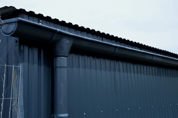 Metal Sheeting Installation in Hamilton