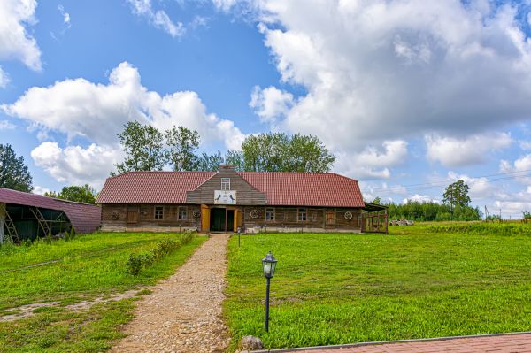Barn Roofing Service in Hamilton